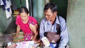 Bé Phùng Thị Kim Ngân bị bệnh tim bẩm sinh