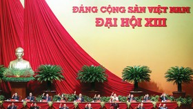 Đoàn Chủ tịch Đại hội XIII của Đảng gồm 17 đồng chí, trong đó 16 đồng chí Ủy viên Bộ Chính trị và đồng chí Trần Thanh Mẫn, Bí thư Trung ương Đảng, Chủ tịch Ủy ban Trung ương MTTQ Việt Nam. Ảnh: VIẾT CHUNG