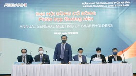Chủ tịch HĐQT Đào Mạnh Kháng cùng đoàn chủ tọa khai mạc ĐHCĐ ABBANK 2020