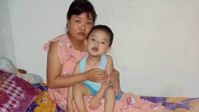Chị Phan Thị Thúy Vân và bé Lê Gia Phúc