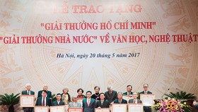 Lễ trao tặng Giải thưởng Hồ Chí Minh, Giải thưởng Nhà nước về văn học, nghệ thuật. Ảnh: Kinhtedothi.vn