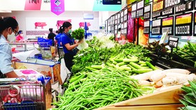Hàng hóa về nhiều tại Co.opmart Trường Chinh. Ảnh: LẠC PHONG