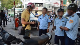 Nhân viên trật tự đô thị có quyền thu giữ giấy phép lái xe?