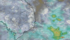 Vùng áp thấp trên khu vực giữa Biển Đông. Ảnh: Windy
