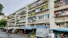 Nghị định 69 sẽ tháo gỡ những vướng mắc để thúc đẩy cải tạo, xây dựng lại chung cư cũ ở TPHCM (ảnh một khu chung cư tại TPHCM trước thời điểm dịch Covid-19 bùng phát)