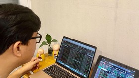 90% tỷ trọng giao dịch trên thị trường chứng khoán Việt Nam là nhà đầu tư cá nhân. Ảnh: Huy Phan