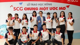 Học bổng “Sharing the dream” cho tân sinh viên