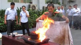 Cách dập tắt đám cháy bằng chăn, vải