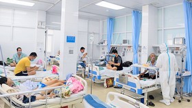 Bệnh nhân được điều trị tại khoa Hồi sức tích cực (ICU) Bệnh viện Quận 7