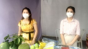 Các gian hàng trưng bày, giới thiệu sản phẩm ở hội nghị nối kết ngân hàng - doanh nghiệp tại huyện Hóc Môn