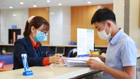 Nhiều ngân hàng đã có các dịch vụ chi trả kiều hối thuận lợi kèm quà tặng để hút kiều hối đổ về ngân hàng. Ảnh: HUY PHAN