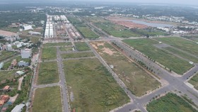 Đất chưa xây dựng tại khu đô thị Đông Tăng Long, quận 9. Ảnh: CAO THĂNG
