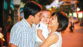 Gia đình hạnh phúc phải được vun đắp từ hai phía. Ảnh: DŨNG PHƯƠNG