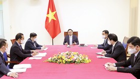 Thủ tướng Phạm Minh Chính điện đàm với Thủ tướng Pháp Jean Castex. Ảnh: TTXVN