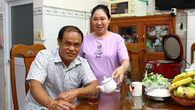 Cần những sự chia sẻ để hạnh phúc gia đình ấm êm khi về già. Ảnh: DŨNG PHƯƠNG