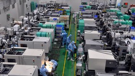 Sản xuất thiết bị y tế xuất khẩu trên dây chuyền sản xuất hiện đại tại KCX Tân Thuận, TPHCM. Ảnh: CAO THĂNG