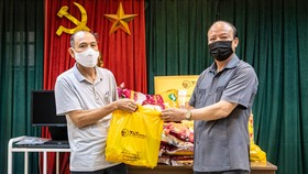 CBNV T&T Group trao tặng 3.000 suất quà cho người dân Hà Nội gặp khó khăn do Covid-19