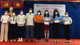 Trao học bổng Nguyễn Thị Minh Khai hỗ trợ học sinh, sinh viên