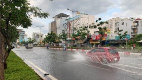 TPHCM: Mưa lớn kéo dài gây ngập nhiều tuyến đường
