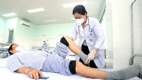 Xoa bóp phục hồi các chức năng sau thời gian dài nằm trên giường bệnh