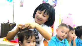 Không chỉ bằng trái tim người mẹ