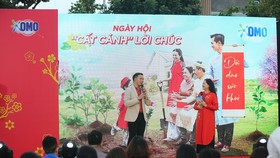 Đại diện nhãn hàng chia sẻ thông điệp cùng MC Quỳnh Hương