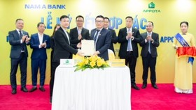 Đại diện Nam A Bank và AppotaPay ký kết hợp tác