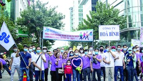 Hòa Bình 16 năm liên tiếp đồng hành đi bộ từ thiện Lawrence S.Ting