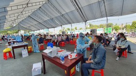 Kiểm tra Covid-19 cho nhân viên trước khi quay lại làm việc sau kỳ nghỉ Tết Nguyên đán 2021