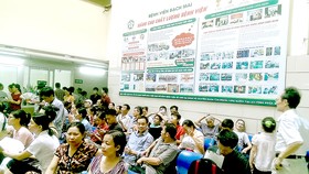 Bệnh viện Bạch Mai lý giải nguyên nhân hơn 200 người nghỉ việc, chuyển công tác