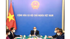 Chủ tịch nước Nguyễn Xuân Phúc điện đàm với Thủ tướng Nhật Bản Suga Yoshihide. Ảnh: TTXVN