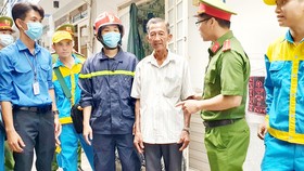 Đi từng ngõ, gõ từng nhà