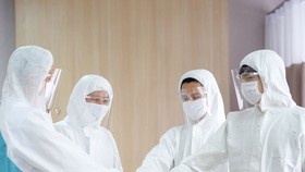Gói học bổng trị giá 50 tỷ đồng dành cho con của nhân viên y tế trực tiếp điều trị bệnh nhân Covid-19