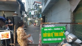 Rào chắn cản trở đi lại, sinh hoạt của người dân