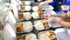 5.400 suất ăn tặng lực lượng phòng chống dịch