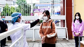 Học sinh tại Hà Nội, Đà Nẵng trở lại trường: Học sinh háo hức, phụ huynh lo lắng