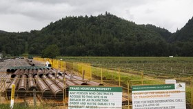 Ống dẫn dầu thuộc dự án Trans Mountain. Ảnh: TTXVN