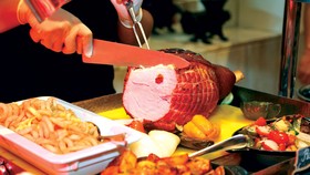 Tưng bừng đón Năm mới Khách sạn Caravelle Saigon