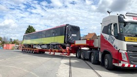 Chuẩn bị trưng bày đoàn tàu của tuyến đường sắt Nhổn - ga Hà Nội