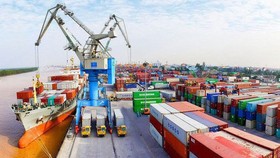 Tính đến giữa tháng 2: Việt Nam xuất siêu gần 3 tỉ USD
