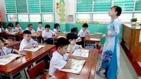 Học sinh lớp 1, Trường Tiểu học Đống Đa (quận Tân Bình) học môn tiếng Việt theo chương trình GDPT 2018