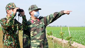 Lực lượng biên phòng An Giang tăng cường tuần tra khu vực biên giới để phòng chống dịch Covid-19 Ảnh: NGUYỄN THANH