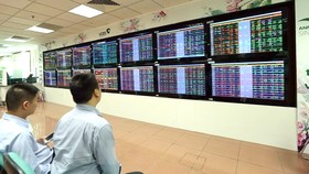 VN Index tăng mạnh gần 22 điểm và tiếp tục xác lập mốc lịch sử