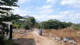 Dự án Khu phức hợp tại quận Bình Thạnh của Công ty TNHH MTV Đầu tư xây dựng Tân Thuận bị bỏ hoang nhiều năm nay