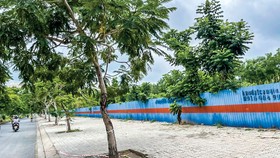 Nhiều khách hàng mua đất hàng tỷ đồng nhưng chưa thể xây nhà do pháp lý dự án chưa xong. Ảnh: TRÀ GIANG