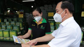 Ngày đầu ở 3 vùng xanh quận 7, Củ Chi, Cần Giờ: Người dân phấn khởi khi kinh doanh trở lại