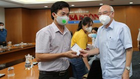 Trưởng Ban Tuyên giáo Thành ủy TPHCM thăm PV, NLĐ tại các báo, đài mắc Covid-19