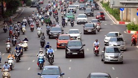Hà Nội nhộn nhịp hơn sau khi nới lỏng nhiều hoạt động