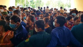 Thừa Thiên – Huế: Chen chúc chờ tiêm vaccine phòng Covid-19