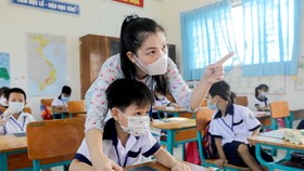 Học sinh trường tiểu học Thạnh An (xã đảo Thạnh An, huyện Cần Giờ) trong ngày đầu trở lại trường hôm 20/10. Ảnh: Quỳnh Trần